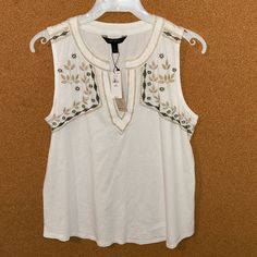 Nwt Banana Republic Sleeveless Top With Embroidered Design, White Size Petite Small Summer Sleeveless Embroidered Vest, Sleeveless Embroidered Vest For Summer, Embroidered V-neck Tank Top For Spring, White Embroidered Tank Top For Spring, Embroidered Tank Top For Summer, White Embroidered Summer Vest, White Embroidered Spring Vest, Spring Embroidered White Vest, White Embroidered Vest For Spring