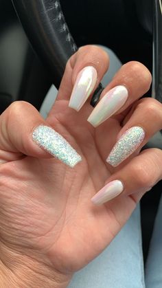 White Chrome Sparkle Nails, Pearl White Glitter Nails, White Chrome With Glitter, Nails Acrylic Pearl White, Coffin Chrome Nails Designs, White Pearl Acrylic Nails, White Chrome With Design, White Chrome Glitter Nails, Chrome Nails And Glitter