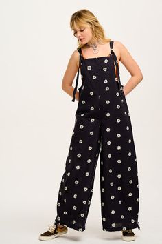 Chamomile Print, Mum Style, Lucy Yak, Cotton Dungaree, Lucy And Yak, Dungarees Shorts, Mum Fashion, Summer Inspo, Accessories Jacket