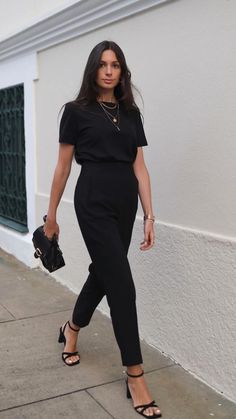 Jeans Business Casual Outfits, Corporate Woman, Women Work Outfits, Look Kylie Jenner, 2024 Travel, Neutral Outfits, Woman In Black, 2024 Outfits, Business Outfits Women