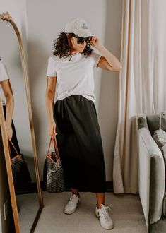 14 Simple Summer Outfits with White Shirts » Lady Decluttered Edgy White T-shirt For Summer, Summer White Print T-shirt For Everyday, White Summer T-shirt For Adventure, White Minimalist T-shirt For Summer, White Summer T-shirt With Quote Print, Travel Outfit Plane, Breezy Outfit