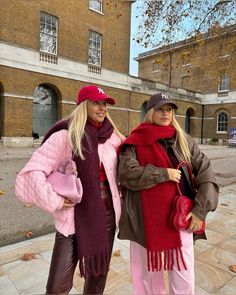 Colorful London Outfits, Valentines Street Style, Christkindle Market Outfit, Cool Cold Weather Outfits, 2 Degrees Outfit, Pink And Red Holiday Outfit, Winter Fits Colourful, Girlie Winter Fits, Amsterdam January Outfit