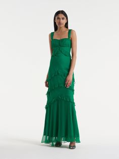 Chandra Dress in Emerald Green – SALONI Soirée Dresses, Emerald Green Dresses, Feminine Details, Tiered Ruffle Skirt, Event Outfit, Wedding Attire Guest, Sleeveless Long Dress, Green Prom Dress, Jacquard Fabric