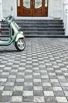 Inspired by Parisian cobblestone streets, the Paris paver will add a touch of character and luxury to any exterior. This paver comes in different colors, allowing for mix and match versatility and pattern creation. Its highly textured surface resembles one of rock/basalt stone, bringing added visual interest to banding, mosaics and complete pavements. This paver is also De-icing salt-resistant and can withstand harsh climates. Techo-Bloc Modern Yard 6.5-in L x 6.5-in W x 2.375-in H Square Chesnu Luxury Driveway, Driveway Tiles, Driveway Apron, Modern Yard, Paver Steps, Brown Concrete, Interlocking Pavers, Landscape Pavers, Shale Grey