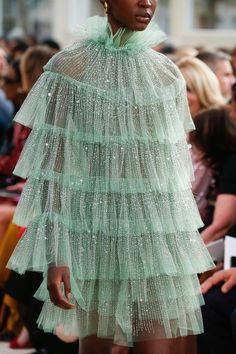 The fashion geeker - Valentino RTW Spring Summer 2019 Source:... Afrikaanse Mode, Looks Party, Stil Inspiration, Looks Street Style, Marchesa, Vogue Paris, Looks Style, Mode Inspiration