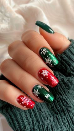 Red And Green Holiday Nails, Red Christmas Nails Square, Green And Red Nails, Bb Nails, Art Noel, Tree Nails