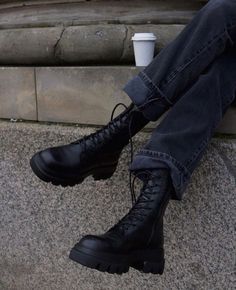 Boots For Winter, Cute Converse, Concept Clothing, Boots Winter, Mens Fashion Casual Outfits, Looks Style, Types Of Fashion Styles, Sock Shoes, Cute Shoes