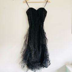 Carol Peretz Black Floral Lace And Tulle Sweetheart Sleeveless Dress Size 4. Good Condition Gently Owned. Embellished With Rosettes, Beads And Jewels, Bone Corset Top, Fully Lined In Nude Mesh, Back Zip With Jeweled Snap Buttons, Sheer Gathers Of Tulle And Lace Give A Fullness To The Skirt. ** Visible Wear, Some Missing Beads, And Pulls, Wrinkles From Storage ** - All Items Are Cleaned And Sanitized - Any Imperfections Are Noted In The Listing - Non Smoker /Smoke Free Home - Dog Friendly Home - Fast Shipping, Ships Same Or Next Day. I Ship Everyday Monday - Friday. - Packaged With Care To Ensure Safe Delivery - Offers Are Always Welcome - Feel Free To Ask Any Questions Thanks For Browsin Black Lace Evening Dress With Boned Bodice, Sleeveless Boned Bodice Corset Evening Dress, Vintage Sleeveless Corset Dress With Lined Bodice, Black Sleeveless Evening Dress With Boned Bodice, Black Corset Dress With Spaghetti Straps For Gala, Strapless Gothic Evening Dress, Black Dress With Boned Bodice And Spaghetti Straps, Black Sweetheart Neckline Corset Dress For Gala, Gothic Strapless Evening Dress