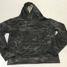 Polarmax Acclimate Dry Hoodie - Blk Multicam *Acclimate Dry: 86% Polyester, 14% Spandex *Brushed Inside For Warmth *Upf 50+ *Kangaroo Pocket Front Acclimate Dry: Wicks Moisture Away From The Skin, Breathable, Quick Drying Made In The Usa *New W/ Tags, Original Packaging, Excellent Condition Casual Camouflage Sweatshirt For Outdoor Activities, Winter Sports Camouflage Hoodie, Sporty Camouflage Hoodie For Outdoor, Casual Camouflage Hoodie For Outdoor Activities, Black Military Style Hoodie For Outdoor, Sporty Camouflage Hoodie Outerwear, Casual Camouflage Outerwear For Sports, Usa News, Wicks