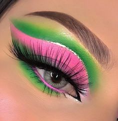 Green Pink Eyeshadow, Green And Pink Makeup Looks, Green And Pink Eye Makeup, Caterpillar Makeup, Pink And Green Makeup, Green Eyeshadow Look, Makeup 2024