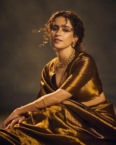 Gold Blouse Designs, Saree Styling, Draping Styles, Silk Sarees Online Shopping, Saree Draping Styles, Banarsi Saree, Saree Looks, Sanya Malhotra, Golden Saree