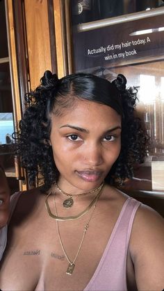 Natural Hairstyles On Short Curly Hair, Short Hair On Curly Hair, Short Curls Hairstyles For Black Women, Half Up Half Down Two Buns Curly Hair, Curly Hairstyles For Black Women Claw Clip, Styles On Stretched Natural Hair, Baddie Natural Hairstyles Short, Clury Hair Styles Black, Ear Length Curly Hairstyles