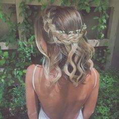 Peinados para novias con el cabello corto 8 Braided Crown Hairstyles, Braids For Medium Length Hair, Homecoming Hairstyles For Medium Length, Romantic Hairstyles, Prom Hairstyles For Short Hair, Dance Hairstyles, Penteado Cabelo Curto, Prom Makeup, Homecoming Hairstyles