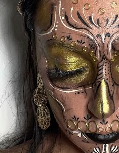 Channeling my inner skull queen with this playful look! 💀✨ Mixing spooky with a touch of glam for Halloween. Who knew bones could be so fabulous? Let’s celebrate the magic of the season! #skeleton #sugarskullmakeup #makeup #halloween #gold #goldplatedjewelry Glam Skeleton, Skull Queen, Glam Skull, Holloween Makeup, Makeup Gold, Old But Gold, Skeleton Makeup, Gold Skull