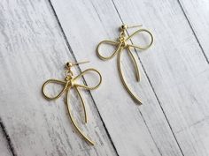 Big Ribbon Bow, Dropping Earrings, Ribbon Bow Tie, Drop Earrings Gold, Earrings Big, Bow Earrings, Big Earrings, Gold Drop Earrings, Ribbon Bow