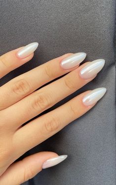 White Chrome Nails, Kutek Disney, Pointed Nails, Pearl Nails, White Nail, Short Acrylic Nails, Chrome Nails