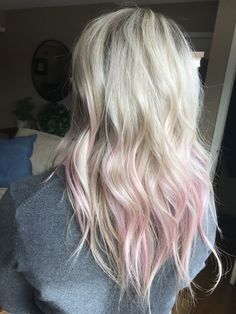 Summer Hair Color For Blondes Fun, Pink Lowlights In Blonde Hair, Blonde Hair Pink Tips, Blush Pink Highlights, Blonde Highlights On Dark Hair Short, Blonde Hair With Pink Tips, Pink Hair Inspiration, Blonde And Pink Hair, Blonde And Pink