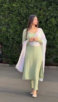 Churidhar For Women, Suit And Kurti Design, Girls Kurti Design Style New, Chudidar Poses For Women, Churidar Sets For Women, Kurta Set Ideas For Women, Chudi Photo Pose, Punjabi Suit Poses Photography