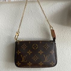 Like New Authentic Mini Pochette Accessoires Monogram Comes With Box And Dustbag Louis Vuitton Mini Pochette, Louis Vuitton Mini, Bags Louis Vuitton, Louis Vuitton Bags, Louis Vuitton Bag, Dust Bag, Bag Lady, Like New, Louis Vuitton