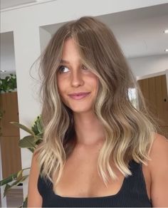 Blind Hair Color Ideas, Aspen Ovard Hair, Bronde Haircolor Medium Hair, 90s Hair Styles Women, Balyage Blonde Brown Medium Length, Grown Out Blonde Balayage, Light Brown Hair With Blonde Face Frame, Low Maintenance Dark Blonde Hair, Low Maintenance Bronde Hair Color