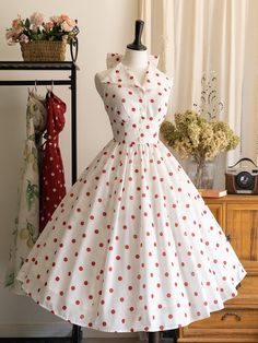 This price includes a dress, a big bow pin and a bowknot hairclip (not for sale).  This stunning piece features a captivating red polka dots print that exudes vintage charm. The dress is designed with a halter neck that gracefully ties into a big bow at the back, the backless design is complemented by an elasticated back and adjustable lace-up,   	 		 			Size 			S 			M 			L 			XL 			2XL 		 		 			Waist 			60-68 			66-74 			72-80 			78-86 			84-92 		 		 			Full Length 			112 			114 			116 			118 Fabric Patterns Prints, Vintage Outfits 50s, Ladybug Dress, Vintage Sundress, Cute Casual Dresses, Classic Skirts, Pin Up Dresses, Bow Back, Backless Design