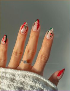 Looking for super cute and elegant Christmas nails for the holiday season? Peep our top 25 Christmas nail designs to inspire your next #manicure. Winter nails | December nails | holiday nails #christmas #nail #nailart #winter Simple Christmas Nails, Christmas Nail Design, Christmas Nail Ideas, Christmas Manicure, Celebrity Nails, Festive Nail Art, Christmas Nails Easy