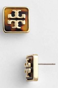 Tory Burch 'Brody' Logo Stud Earrings available at #Nordstrom  metal overlay over genuine stone Wrapper Iphone, Iphone Diy, Christmas Reading, Frame Christmas, The Bling Ring, Iphone 4 Case, Cover Iphone, Southern Charm