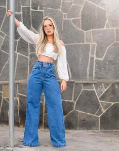 Flare Jeans Style, Outfits Juvenil, Wide Leg Jeans Outfit, Outfit Mujer, Basic Outfits, Fashion Today, Jeans Boyfriend, Jean Outfits, Teen Fashion