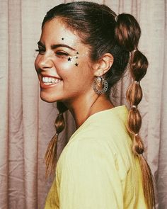 Read this if: you have been nervously struggling with 'trust' and want to take a leap of faith. Portret Feminin, 2017 Hair Trends, Festival Make Up, Festival Glitter, 90s Hairstyles, Glitter Makeup