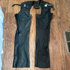 Harley Davidson Chaps Women Medium Leather Black Really Good Condition Can Also Bundle With The Other Riding Gear Jacket On Other Post Chaps Women, Harley Davidson Women, Riding Gear, Black Silver, Harley Davidson, Size Medium, Outfit Inspo, Plus Fashion, Leather