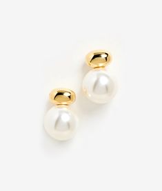 14ct Vermeil on Sterling Silver Measurement: 22mm/0.86in Baby Pink Wedding Dress, Baby Pink Wedding, Dress Design Ideas, Wedding Dress Design, Pink Wedding Dress, Pearl Earrings Wedding, Simple Pearl, Freshwater Pearl Earrings, Luxury Earrings