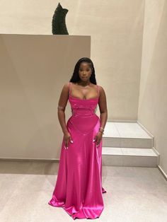 Silk Dinner Dress, Pink Satin Prom Dress, Girls Evening Dresses, Soft Feminine Outfits, Prom Dress Black, Robes Glamour, Long Evening Dress, Glamour Dress