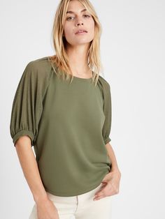 MIXED FABRICS: Soft, slinky jersey meets semi-sheer fabric at the sleeves.  RELAXED FIT: Expertly cut for a loose fit.  Crew neck.  Straight hem.  Relaxed fit.  Elbow-length sleeves.  Hip length.  Body length (size S): Petite 22. 5", Regular 24" Model: Size XS, 5'10" (178cm) Fall Relaxed Fit T-shirt With Batwing Sleeves, Relaxed Fit T-shirt With Curved Hem For Everyday, Fall Batwing Sleeve Relaxed Fit T-shirt, Green Relaxed Fit Half Sleeve T-shirt, Khaki Long Sleeve Relaxed Fit T-shirt, Styles For Living Room, Balloon Sleeve Top, Top Banana, Flight Jacket