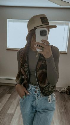 Front Tie Vest Outfit, Winter Workwear Outfits, Western Pumpkin Patch Outfit, Western Outfits Inspo Women, Pbr Outfit For Women Winter, Old Cowboy Aesthetic, Mountain Cowgirl Aesthetic, Vintage Western Aesthetic Outfits, Winter Outfits Country