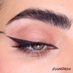 Cat Eyeliner Styles, How To Make A Cat Eye With Eyeliner, How To Make Cat Eyes With Eyeliner, Cat Eye Halloween Makeup, How To Do Cat Eye Eyeliner, Easy Cat Eyeliner, Cat Eyes Tutorial, Hindash Makeup, Eyeliner Cat Eye