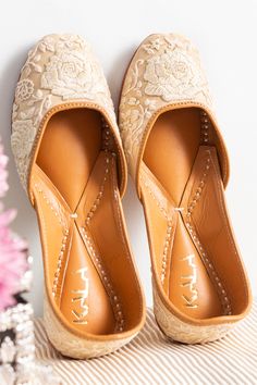 Shop for Kala India Beige Pankhudi Floral Thread Work Juttis Online at Aza Fashions Reception Accessories, Trending Flats, Heels Aesthetic, Lace Dress Design, Girls Frock Design, Indian Bridal Fashion, Girly Shoes