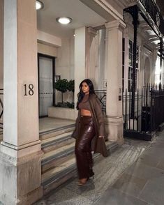 brown leather pants Leather Pants Outfit Winter, Brown Leather Pants Outfit, Leather Pants Outfit Night, Nighttime Outfits, Head Turning Outfits, December Outfits, Trendy Outfit Inspo, Brown Leather Pants, Leather Pants Outfit