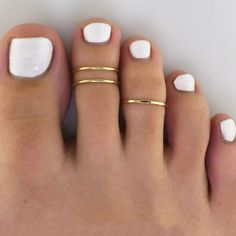 SAME DAY SHIPPING on orders received by 12 PM PST FREE FIRSTCLASS SHIPPING in U.S. on orders $35.00 or more! FREE INTERNATIONAL FIRST CLASS on orders $100.00 or more! SIZING METHOD for Toe or Midi Rings: 1) For Toe Rings, use half of your shoe size, or your full pinkie size (80% accurate) 2) Measure your Toe/Finger using a string or Dental Floss * With a piece of string or dental floss, wrap it snugly but not tight at the part of the toe/midi where you want the ring will lay (on the toes, typica Toe Ring Designs, Gold Toe Rings, Rings Minimalist, Legs Ring, Beauty Pics, Ring Tattoos, Ear Climber, Party Clothes, Plastic Ring