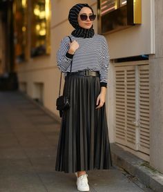 Pleated Skirt Outfits, Moslem Fashion, Muslim Fashion Outfits, Islamic Clothing, Hijab Dress, Hijab Outfit, Muslim Women