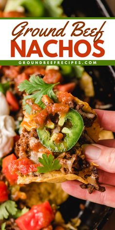 Get ready for some layered ground beef nachos! You're just 30 minutes away from this quick and easy meal for tonight. You won't be able to resist these beefy nachos that are cheesy and crunchy. This busy weeknight dinner is also one of the best appetizer recipes! Nacho Ground Beef Recipes, Nachos Recipe Easy, Traditional Mexican Dishes, Nachos Beef