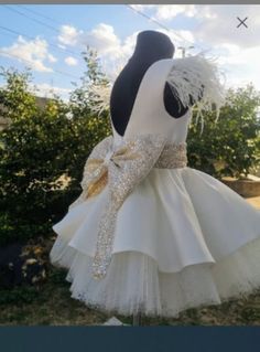 I create for you! https://www.instagram.com/p/CEJzTq5H64a/?igshid=su4ovdmbp7r8 A delicate dress with a swan feather and a glitter belt will be very suitable for your girl's face! Very lush! I take into account the desire of the girls and the skirt swirls like the sun Feather Sleeves, Flower Girl Dress Baby, Soft Pink Dress, Puffy Dresses, Princess Flower, Party Frocks, Infant Flower Girl Dress, White Flower Girl Dresses