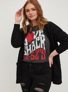 Classic Fit Crew Tee - Love Shack Vintage BlackClassic Fit Crew Tee - Love Shack Vintage Black, VINTAGE BLACK Chic And Curvy, Superhero Shirt, Chubby Fashion, New Street Style, 50 And Fabulous, Black Graphic Tees, Black Image, Tees For Women, Bra And Panty Sets