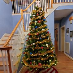 Christmas Tree Tinsel Garland, Artificial Christmas Garland, Tinsel Garland, Gold Christmas, Metal Wire, Christmas Garland, Christmas Wallpaper, Season Colors, Wonderful Time