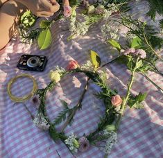 flowers are laid out on a table to make a flower crown for someone's wedding