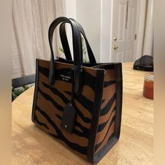 Small Gently Used Kate Spade Tote. Kate Spade Brown Bags For Work, Bags Kate Spade, Kate Spade Totes, Small Tote, Kate Spade Bags, Womens Tote Bags, Black And Brown, Kate Spade, Handbags