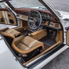 the interior of an old car is clean and ready to be used