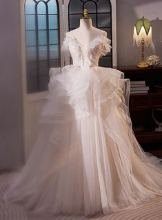 Wedding Dress Tulle Lace, Wedding Dress With Train, Prom Dress Pictures, Sweep Train Prom Dress, Spaghetti Strap Wedding Dress, Dress With Train, Prom Dresses With Pockets, Corset Dress Prom