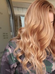 Strawberry Blonde for Fair Skin with Warm Undertones. Find out here what shade of strawberry blonde is the best for your skintone! Summer Copper Hair, Light Strawberry Blonde Hair, Cherry Blonde, Red Blonde Hair, Peach Hair