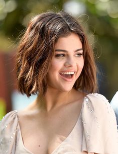 Selena Gomez Short Hair, Trendy We Fryzurach, Mushroom Hair, Selena Gomez Photos, Short Wavy, Trendy Haircuts, Haircuts With Bangs