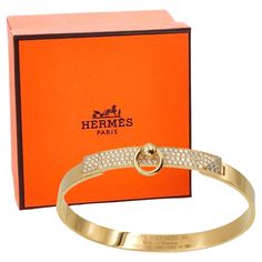 Hermes 'Collier de Chein' bracelet This bracelet has 130 diamonds weighing approx. 1.11 carats set in 18k rose gold. Signed Hermes, Au750, SH (small size), Made in France, xxxxxxxxx, 130D1. 110CT, Makers Mark, and French Assay mark. Width: 6mm, Circumference: 6.2 inches, Comes with Orange Hermes Box Retail price 9/10/2023 - $22,500 Expensive Jewelry Luxury, Hermes Box, Jewelry Luxury, Hermes Paris, Expensive Jewelry, 18k Rose Gold, Makers Mark, Jujutsu Kaisen, Made In